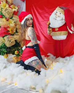 JulianaCarterのI am your Christmas wishの 4枚の写真