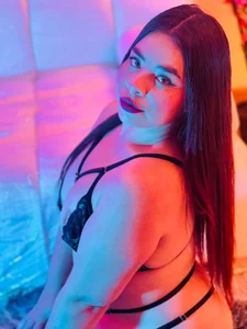 I am a beautiful, sensitive and soft-hearted girl.💜 od liany_taylor  8 snímek