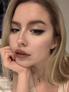 Scarlett_save Public Pic 5