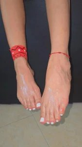 _ALLYSON18_ FEETS OIL PLAY💗 Poză 8