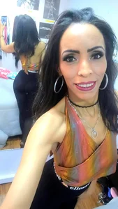 NicoleBenoit The MILF Silhouette: Head to Toe Temptation Pic 6