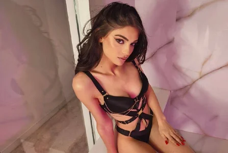 CorinneFelicity Public Pic 2