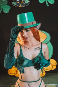 _Hanna_white_ happy st patrick's day 🍀 Pic 9