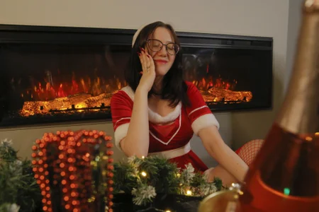 Charmy_GracyのErotica by the fireplaceの枚の写真