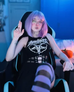 Dark_Lucious Your cute goth Pic 2