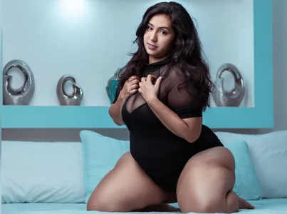 emmajohnss: big girl ( 2 фото)