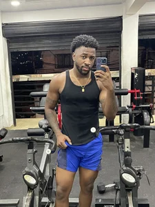 Gym de Drake_Nassir4  5 photos