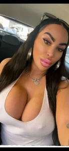 Lovermolls: Public ( 2 фото)