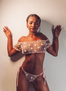 A little bit of me 🍃 od LaurenSnow  2 snímek