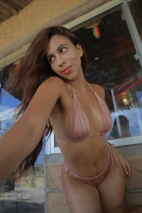 paauly Sweaty body, messy hair and beach skin Pic 2