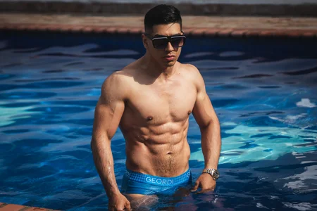 Adrian_Torres_のA bit of sun and poolの 3枚の写真