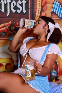 jones_maddy_ oktober fest party Pic 5