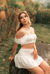 Lezy_: A walk through nature 🩷🍃 ( 3 фото)