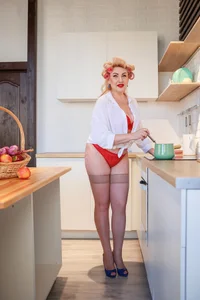 OliviaDancequeenのSuper housewife Oliviaの 3枚の写真