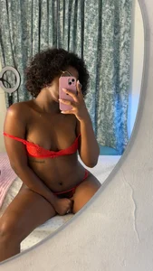 Khenta_Michells finishes undressing Immagine 