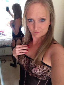 HoneyBluex: Public ( 3 фото)