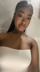 ZoeAdams4Public Bild 5