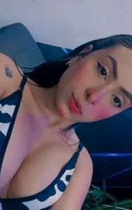 EmilyPacho_ Public Pic 2