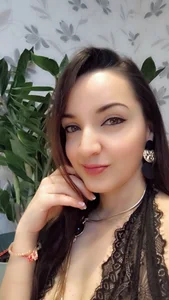 AnyaHappinessのA lady with secretsの 5枚の写真