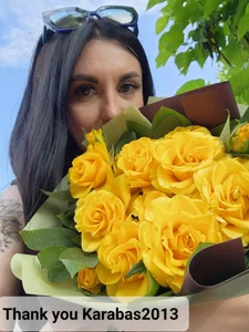 MilfNextDoor20 Don't forget the flowers for the princess! Foto 8