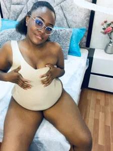 ZoeBrowns your ebony favorite Pic 4