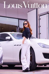 LucyLin-d2 Public 사진 6