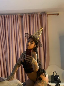 JuliaRose_ksのsexy witch 🎃の 2枚の写真