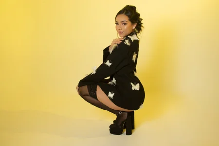 NaomiSainz Your sophisticated girl Pic 3