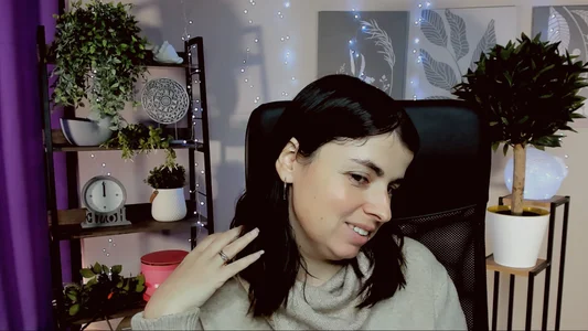 MartaEdams ❝ Strong people do not like witnesses to their weakness. ❞ Foto 2