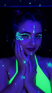 whitney_white_ Neon Face 🌈  2. fénykép