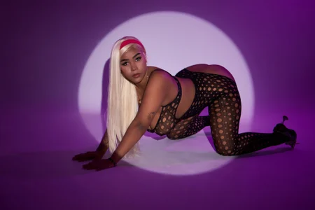 YariRose Horny blonde, shall we play? Foto 4