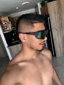 Glasses de Aaronfox_x  3 Imagens