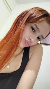 MelodyMansson I’m live now… with wet lips, teasing eyes, and a body begging to be watched 😈 From 8:30 a.m. to 3:3 Foto 2