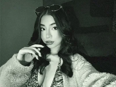 AprilAddams__ feeling cute Pic 3