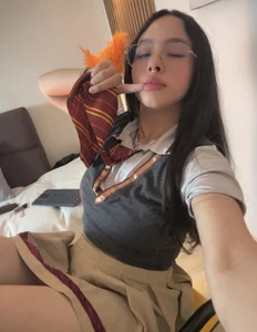 DaphneValucciUr college girl bby📗图片 5