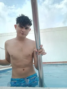 Nathan_Bluee Poolside 🙈🙈 Pic 2