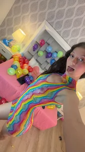 analia_ross_ Play with balloons🎈 Kuva 6