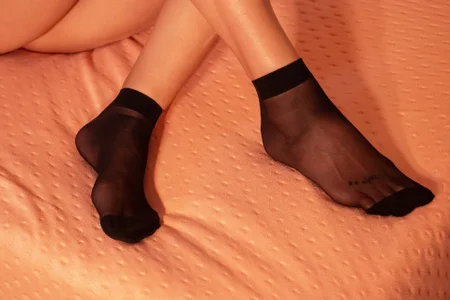 ScarletAbril Want more of this?🔥👣 Gambar 4