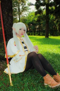 Petit-Rosse PETIT FRIEREN 🤍💛 Pic 3