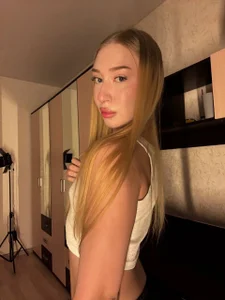 AlinaTeaseX Damn baby Foto 2