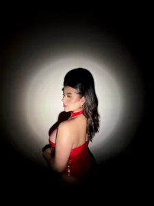 CandaseRussell Passion red. Pic 2