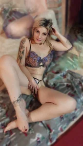 In live de Sunbelxx  3 Imagens