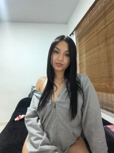 Isa-Gomezz A very casual day Pic 2