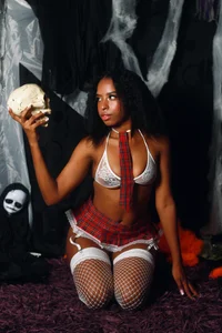 Nini_Beyker Trick or Tease Pic 4