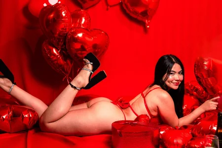 aliscollins_ Red to calm your craving😈😍🥰 Pic 2