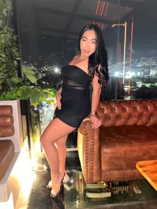 marywhitee__ smiling always frees me Pic 3