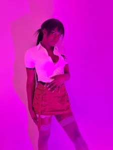 “I am not a dream… but I am what you are going to wish for tonight.” de nahomi_campbell  5 Imagens