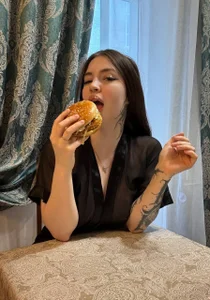 Get a lil hungry de honey_cherrry  8 Imagens