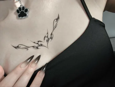 LoraDevon Marie's name will stay in your mind for a long time👻 Hình