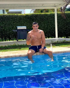 luxurybeast Public Foto 4